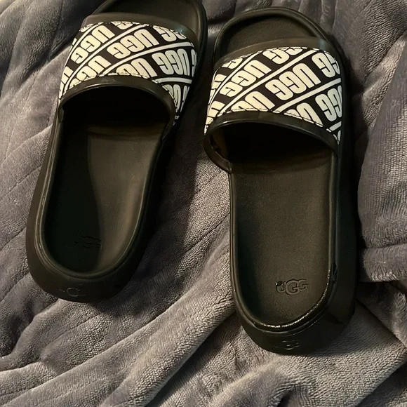UGG Monochrome Logo Slide Sandals - Picture 6 of 6